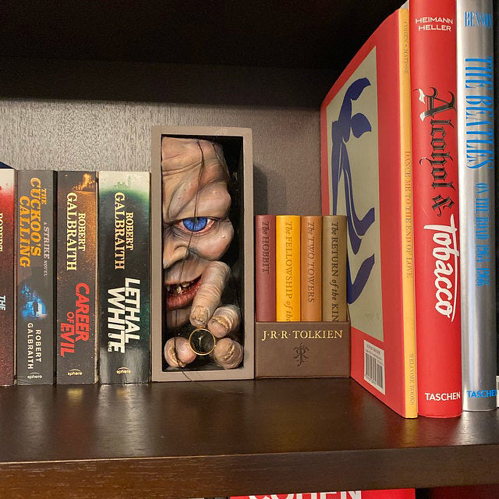 Peeping On The Bookshelf Booknook